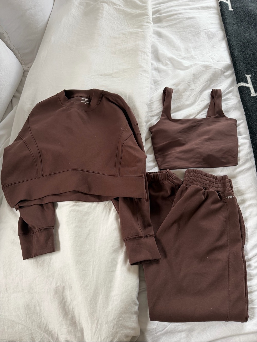 Casual Cropped Sweatshirt & Jogger Set in Chocolate Brown
